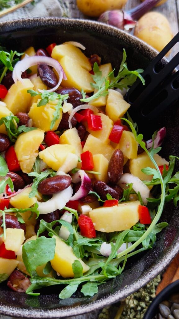 Kartoffelsalat mit Käferbohnen und Ruccola