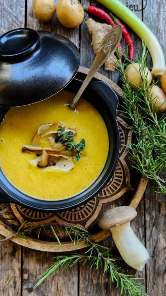 Gemüsecremesuppe mit Kräuterseitlings-Einlage