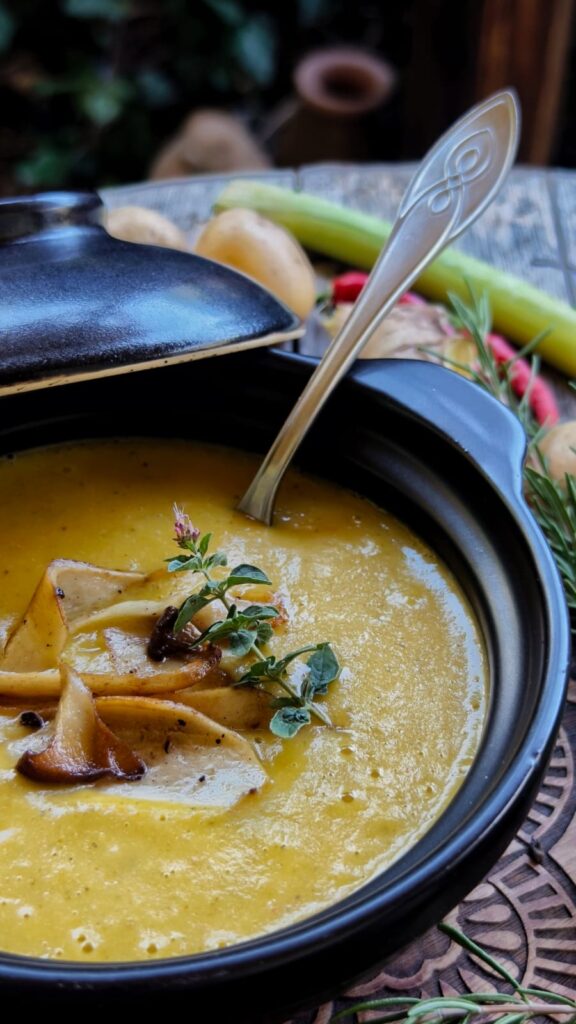 Gemüsecremesuppe mit Kräuterseitlings-Einlage