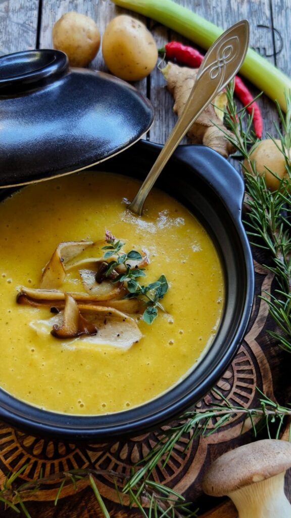 Gemüsecremesuppe mit Kräuterseitlings-Einlage
