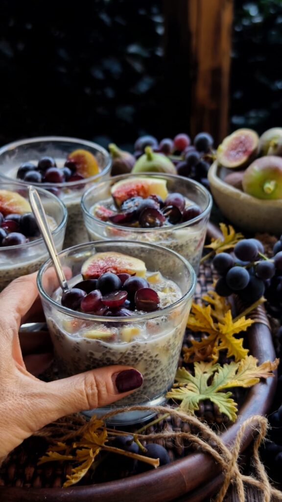 Herbstliches Overnight Oats mit Birne, Feige & Trauben