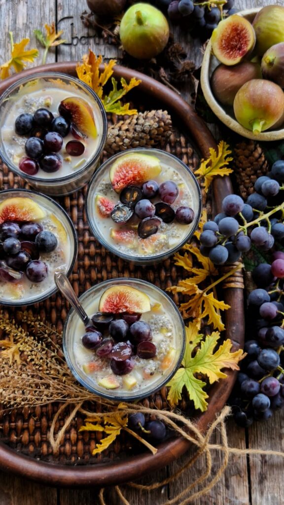 Herbstliches Overnight Oats mit Birne, Feige & Trauben