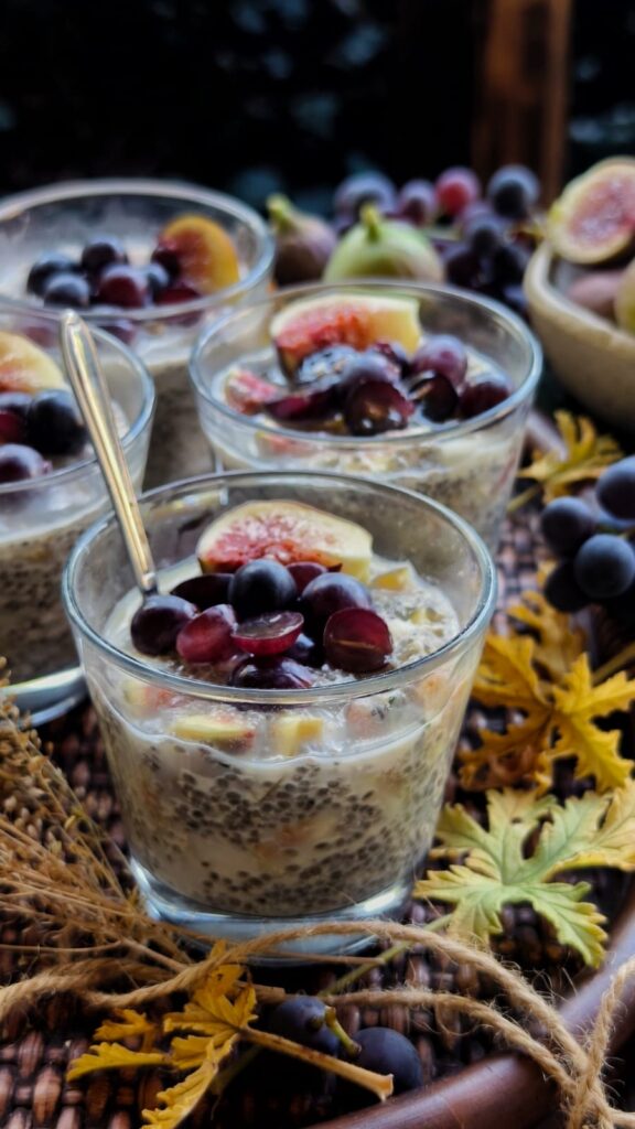 Herbstliches Overnight Oats mit Birne, Feige & Trauben